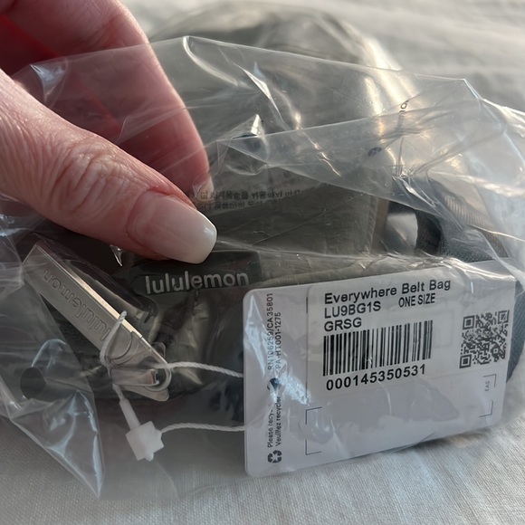 NWT Lululemon Everywhere Belt Bag Grey Sage - Picture 3 of 11